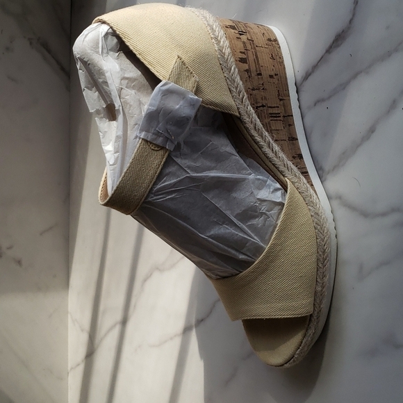 LifeStride Go For It Espadrille Wedge Sandal in Butter Size 10M - Picture 3 of 11